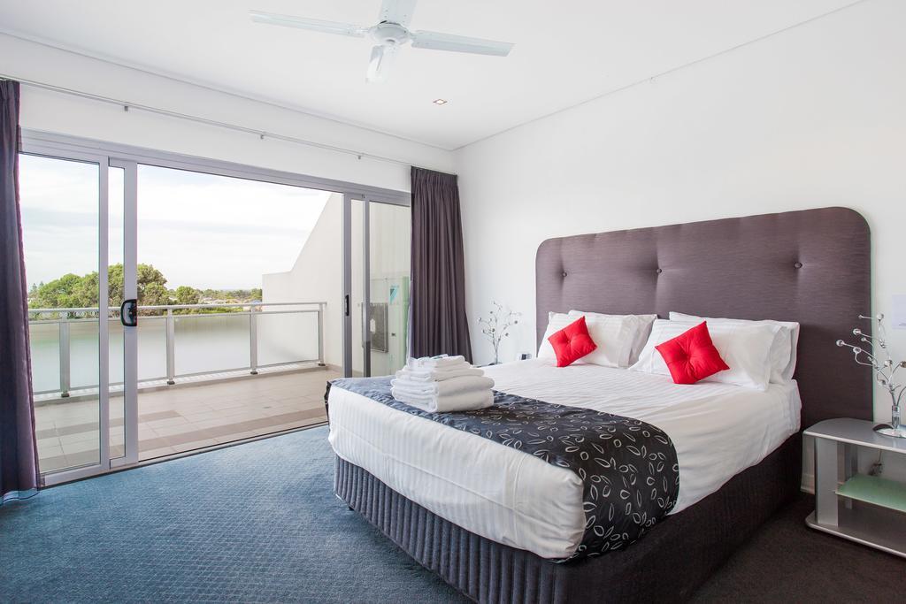 Spinnakers By Rockingham Apartments ภายนอก รูปภาพ