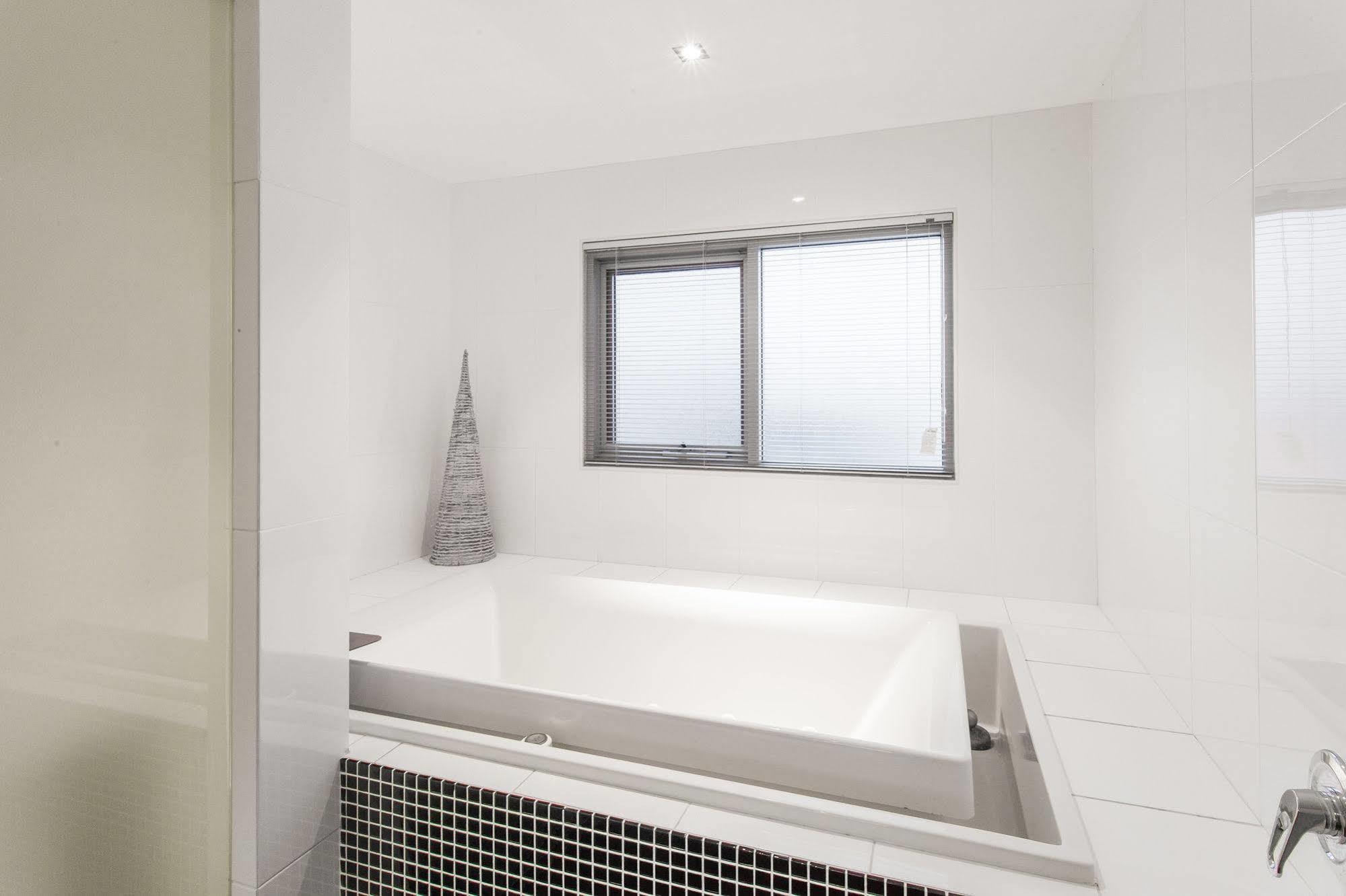 Spinnakers By Rockingham Apartments ภายนอก รูปภาพ